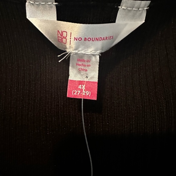 Beautiful black dressy top sz 4x NWT🦋 - Picture 2 of 5